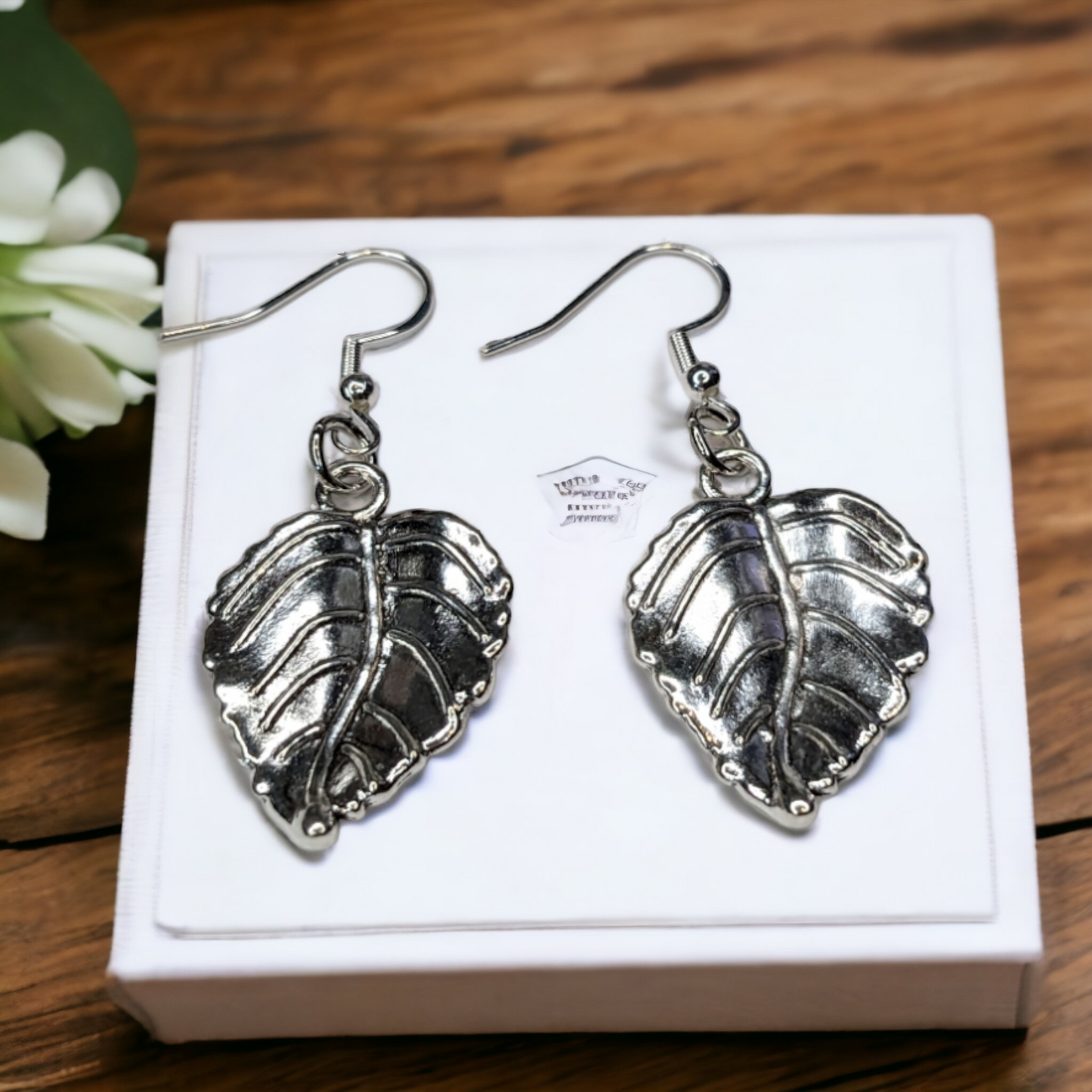 Small Argent Leaf: L